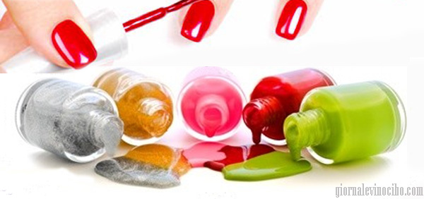 effetto smalto per unghie nel vino